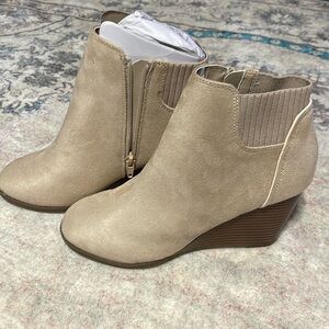 Market & Spruce Luna Suede Bootie 7.5